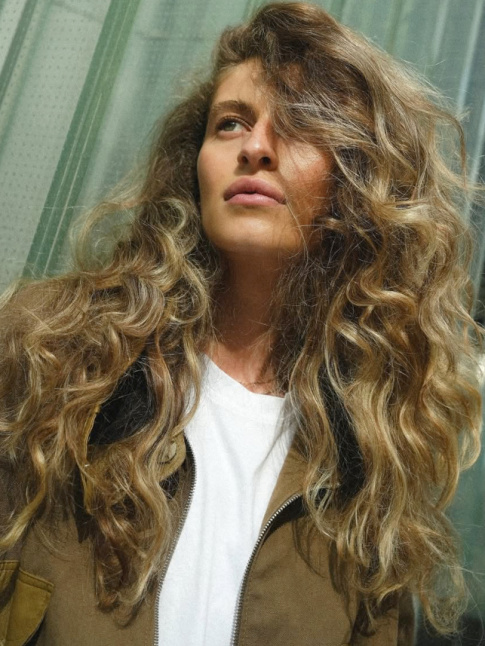 Les cheveux boucls : le meilleur des accessoires naturels !