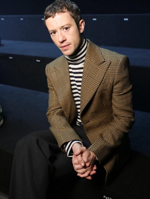 Glisser un top  rayures marinire sous un blazer  carreaux : la bonne ide du jour !