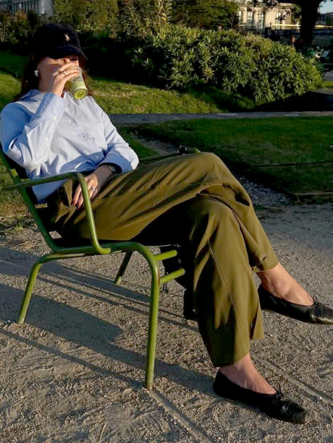 Bleu ciel + kaki + touches de noir = le bon mix