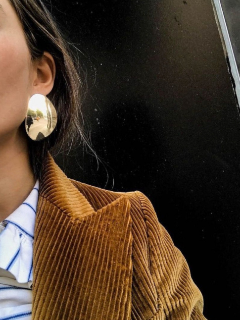 Velours ctel marron + rayures verticales bleu et blanc = le bon mix