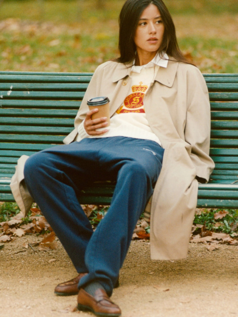 Jogging bleu canard + mocassins marron = le bon mix