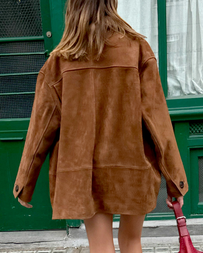 Wanted : une ample veste en daim marron !