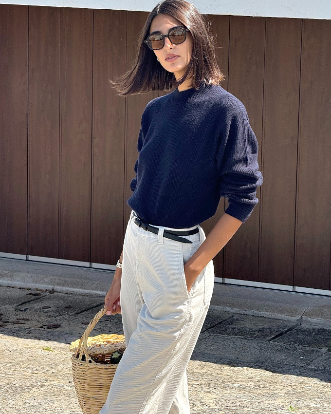 Oui au panier en osier permettant d'injecter un zeste de fraîcheur à un look automnal !