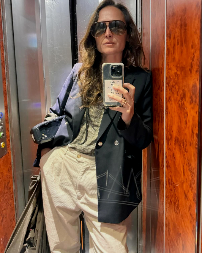 Mariant esprit seventies et dégaine masculine, ce look a tout bon !
