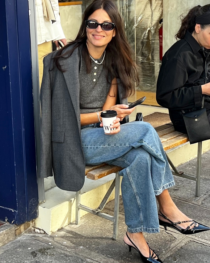 Quand le jean large apporte ce qu'il faut de décontraction au duo gris/noir cher aux working girls...