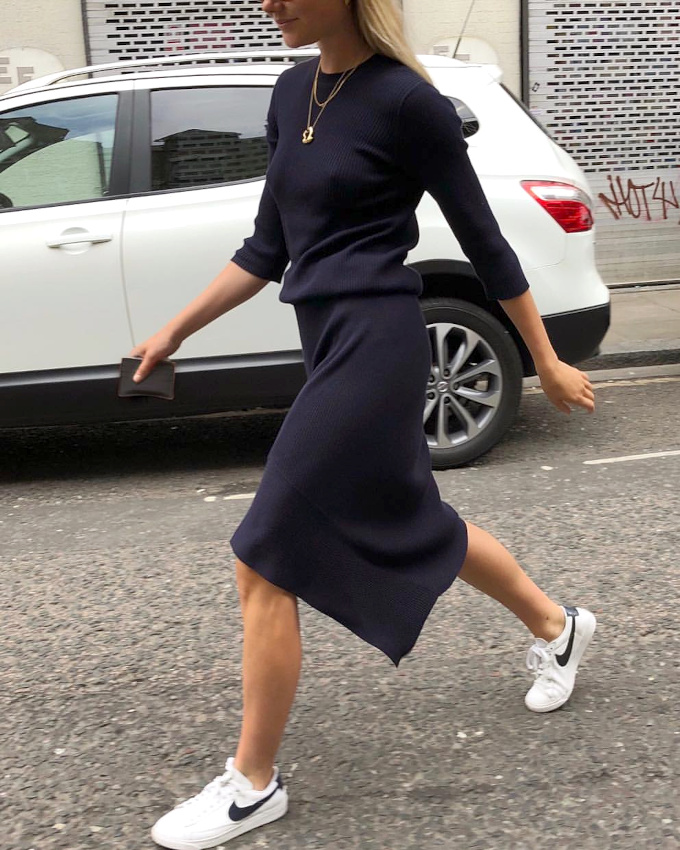 Oui au total look bleu marine casual/féminin/sporty !