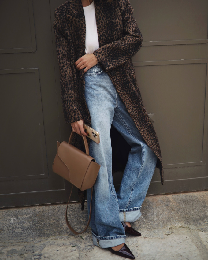 Le jean large, la pièce ultime pour patiner les pièces les plus glamour !