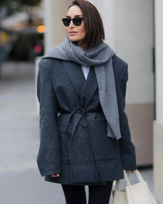 Rien de tel qu'un blazer légèrement oversize ceinturé taille haute !
