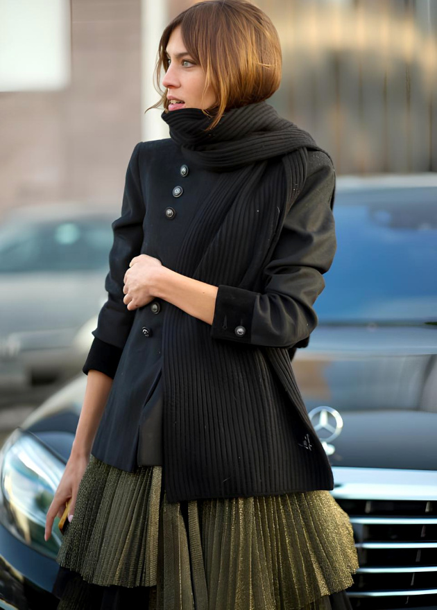 Blazer noir + jupon festif = le bon mix