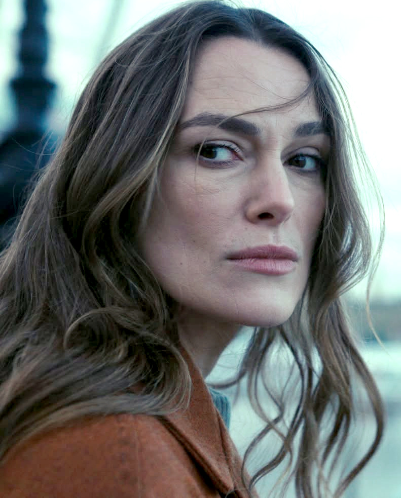 Qu'il est agréable de voir des actrices n'ayant pas "gommé" leur visage...