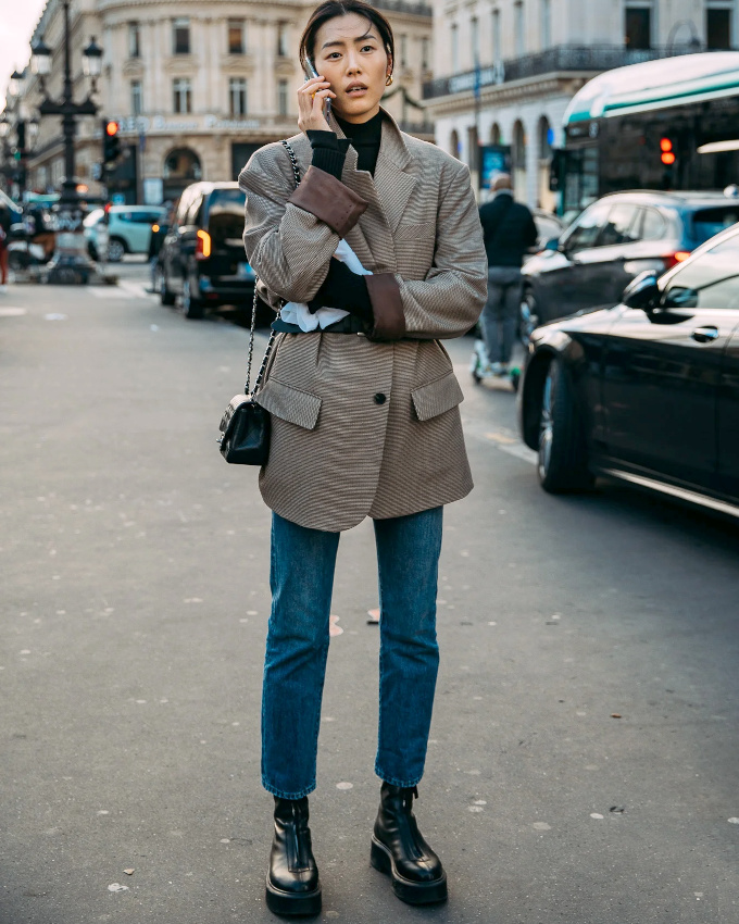Oui au blazer trop grand porté ceinturé et les manches roulottées !
