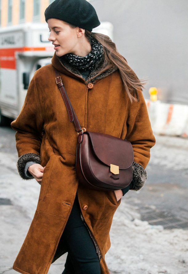 Mêlant fraîcheur et dégaine chaleureuse, ce look a tout bon !