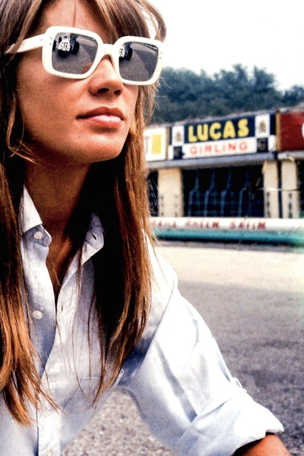 Lunettes de soleil de caractère + chemise masculine = le bon mix