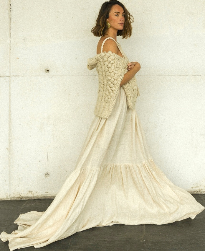 Robe longue estivale + pull épais = le bon mix