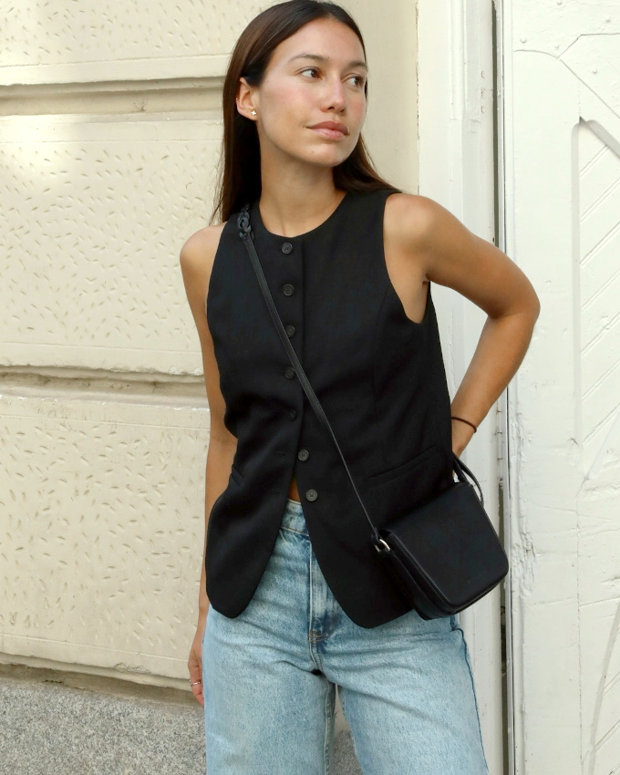 Le veston un peu long : une alternative chic au débardeur !