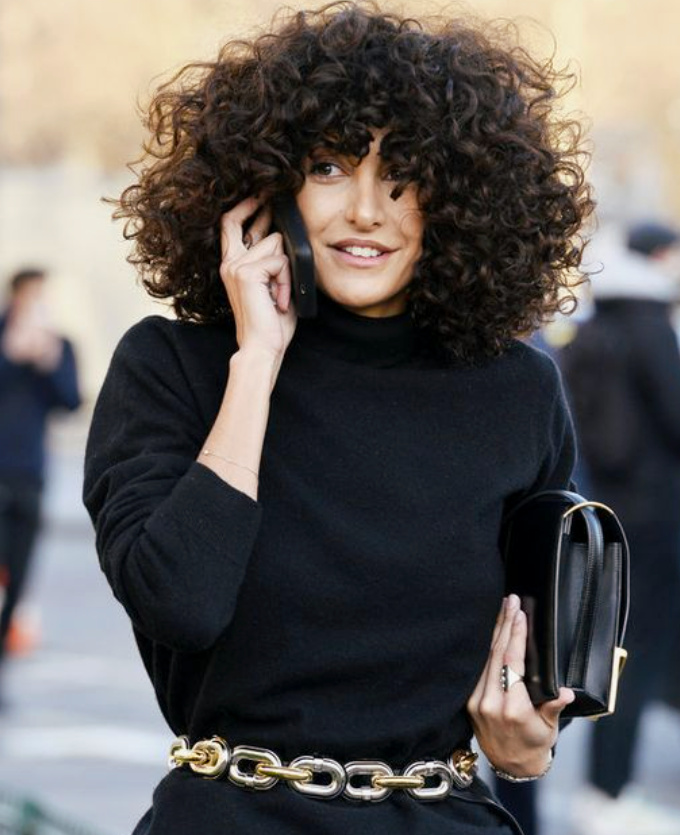 Les cheveux bouclés : le meilleur des accessoires naturels !