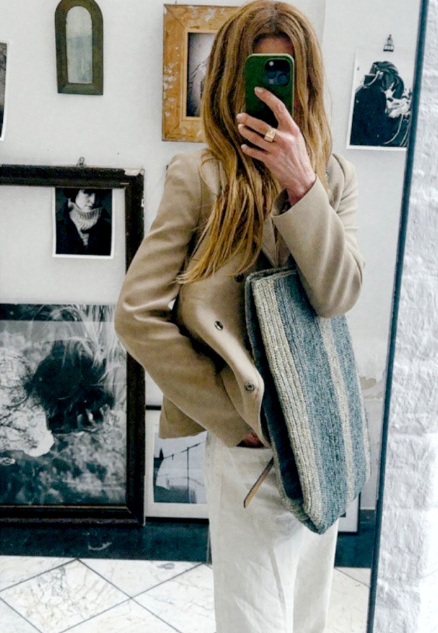 Le pantalon blanc : la pièce idéale pour transitionner d'une saison à l'autre !
