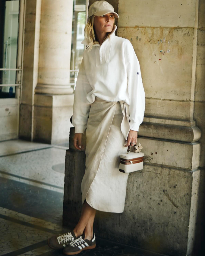 Oui à l'incursion d'une pièce féminine au sein d'un look sporty !