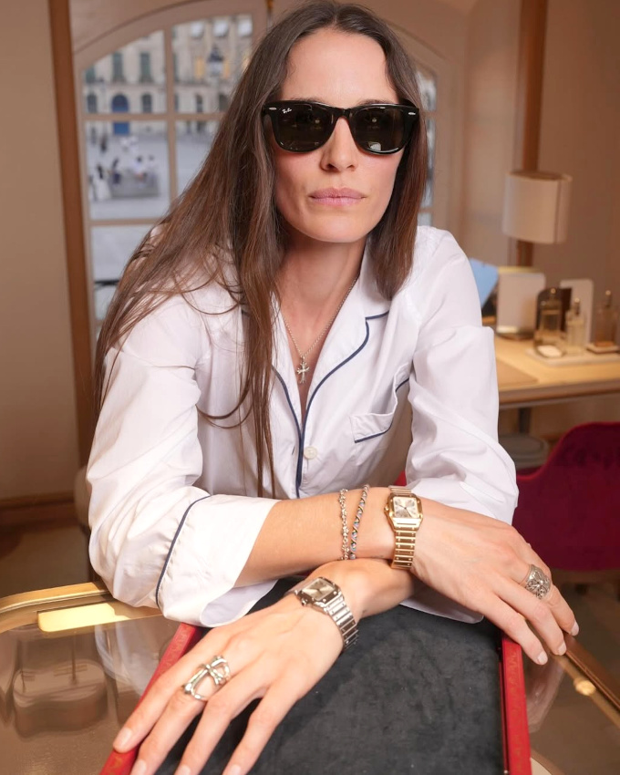 Oui à la chemise de pyjama portée en mode "girl boss" !