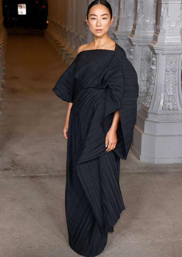 Robe noire plissée