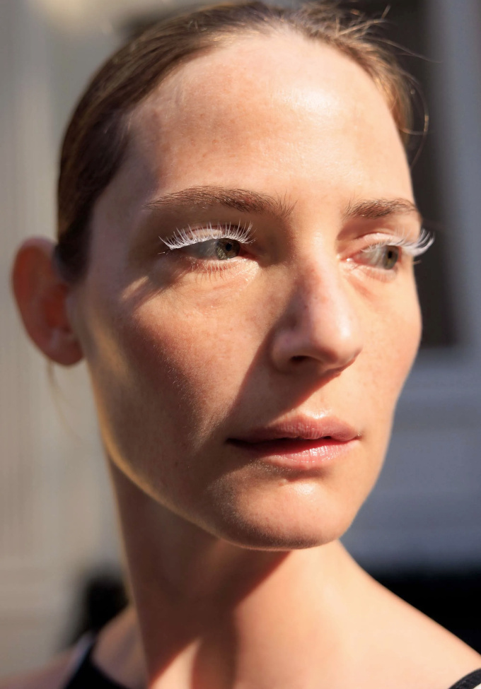 Subtile étrangeté + beauté classique = le bon mix