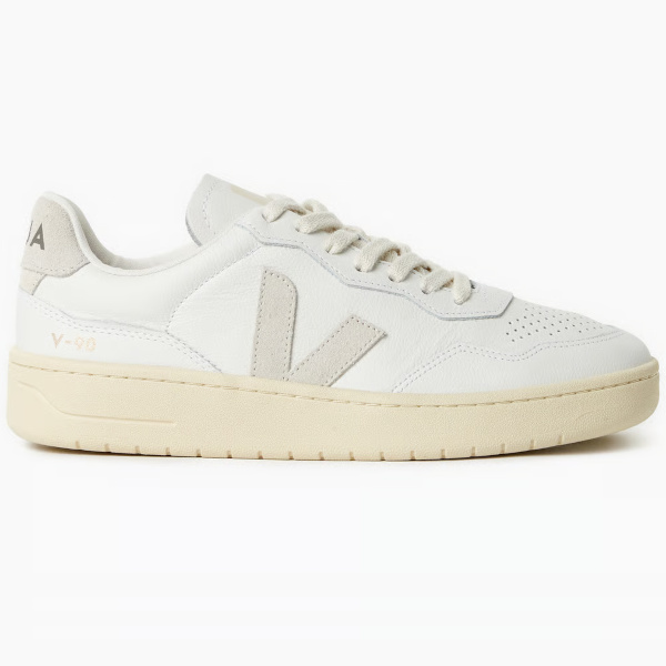 Des baskets blanches