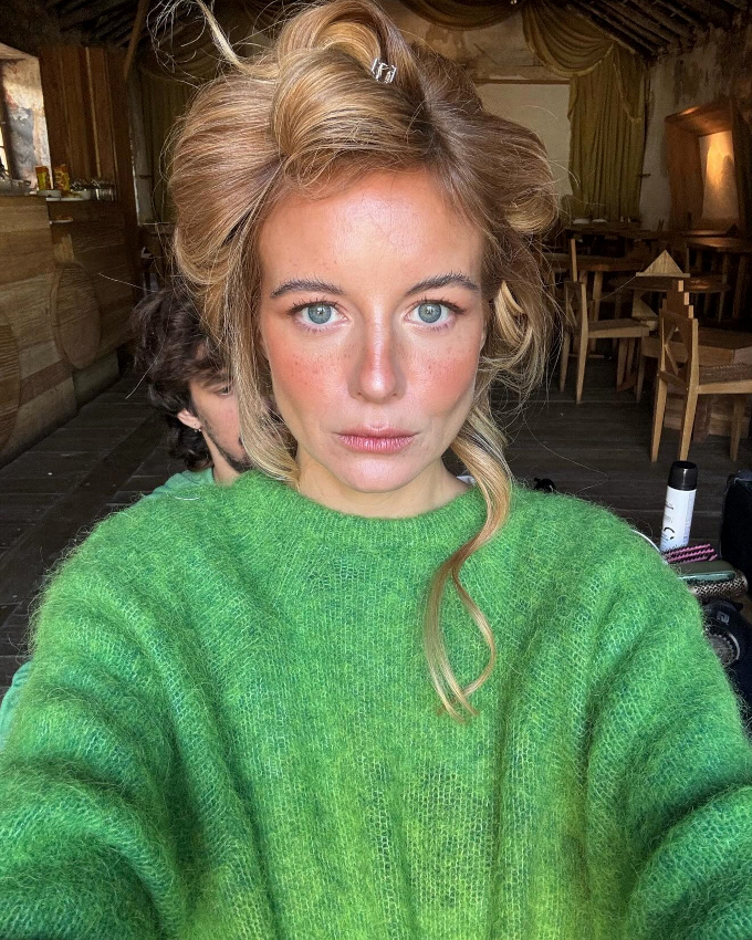 Associer son pull à la couleur de ses yeux est souvent une bonne idée !