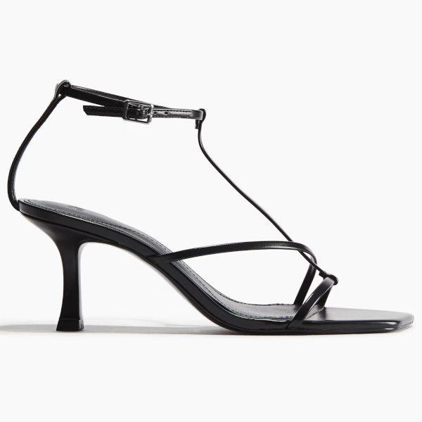 Sandales � talon avec brides fines