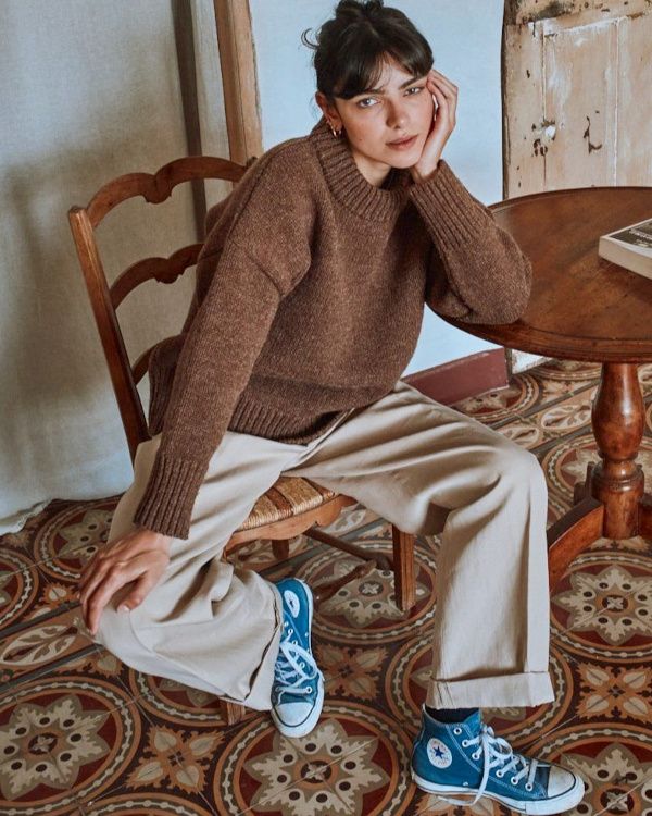 Pull marron + pantalon beige