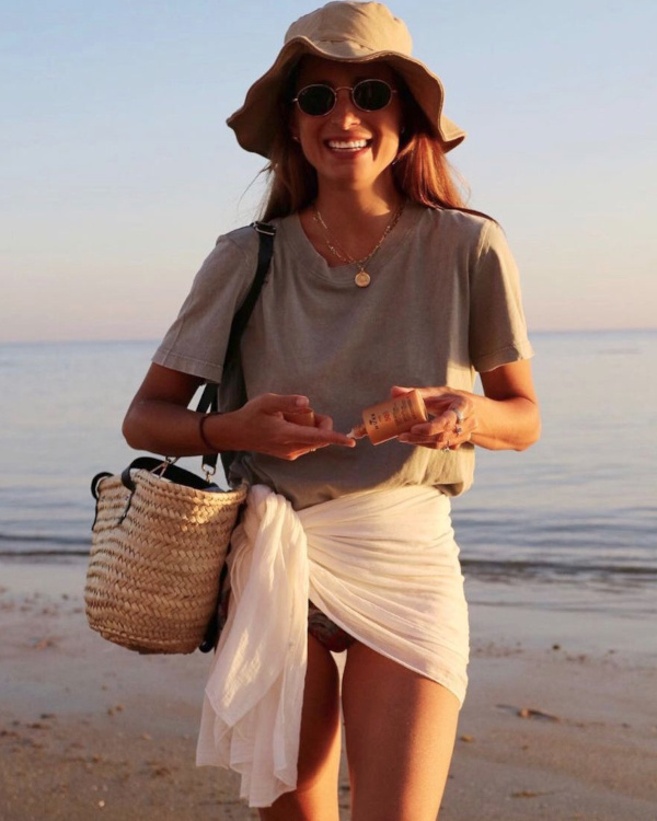 Tee-shirt gris et pagne blanc