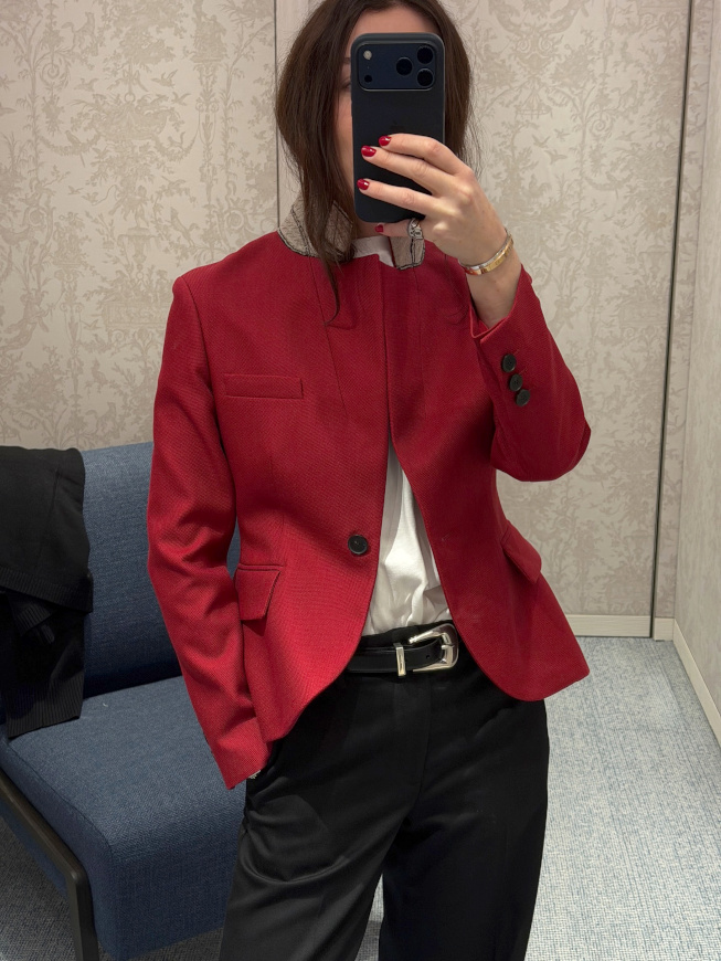 Il n'y a pas que le pull rouge dans la vie... il y a aussi la veste !