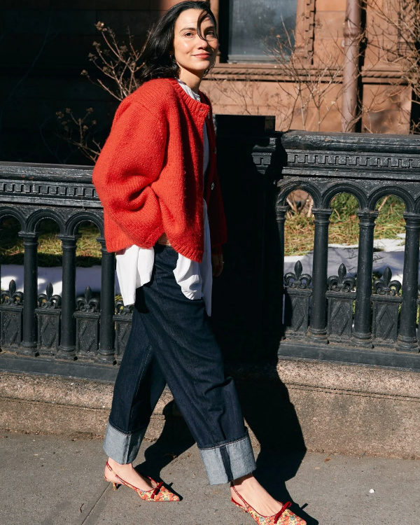 Pull rouge + jean roulotté