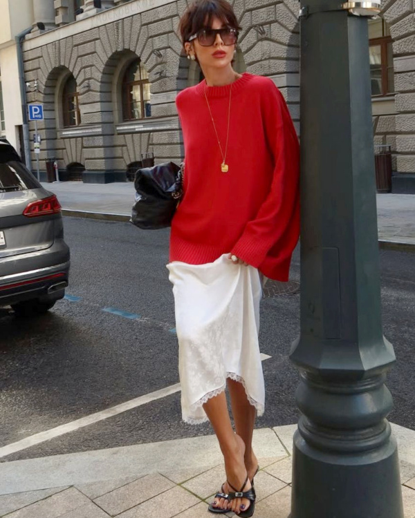 Pull rouge + jupe blanche