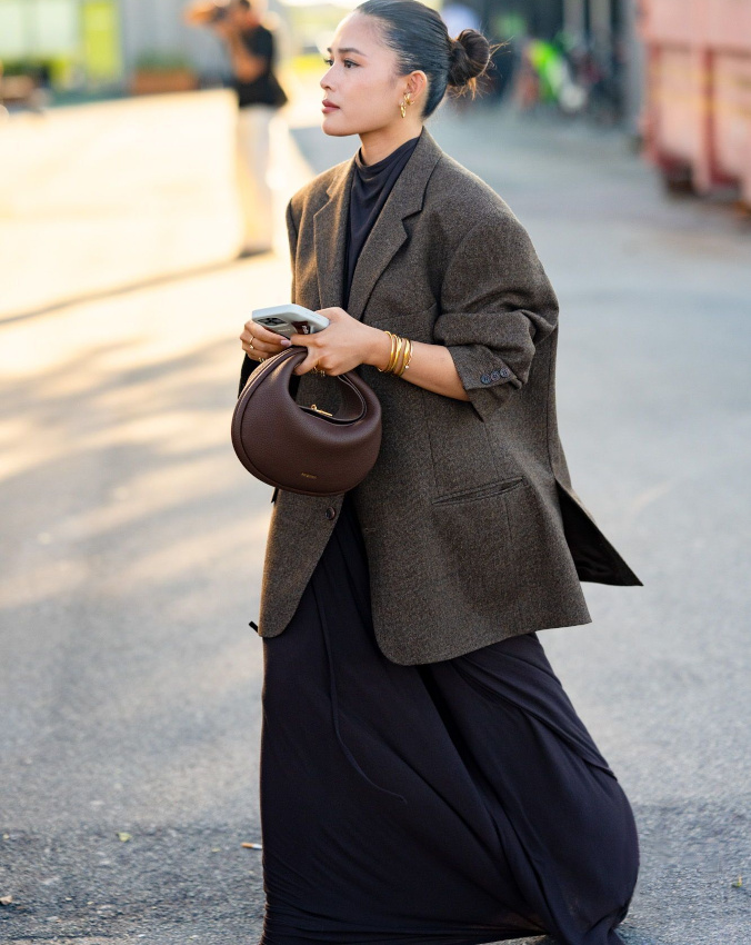 Blazer oversize + sac arrondi semi rigide = le bon mix