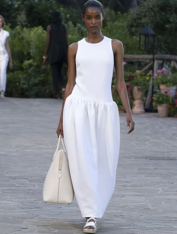 Robe longue blanche sans manches