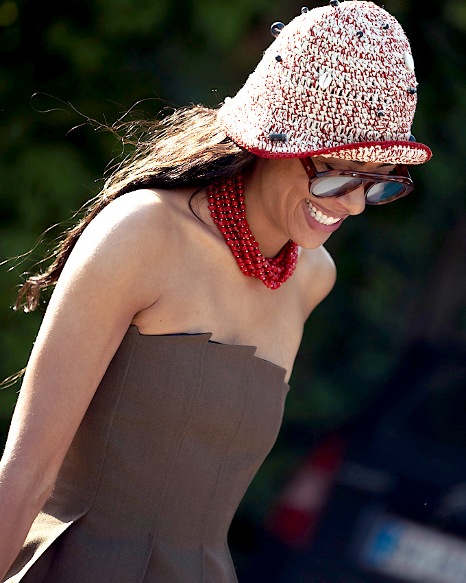 Marron + touche de rouge = le bon mix